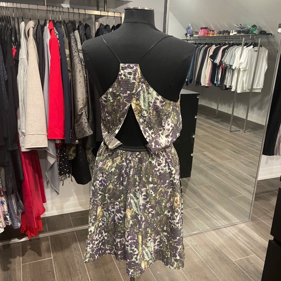 Lululemon dress in size 6 - Picture 3 of 8